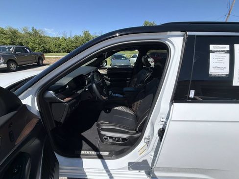 Used 2025 Jeep Grand Cherokee Summit AWD/4WD image 13