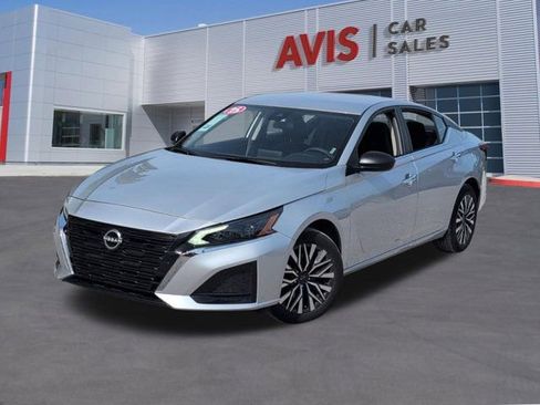 Used 2025 Nissan Altima 2.5 SV AWD/4WD image 1