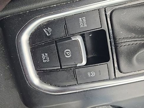 Used 2019 Hyundai Santa Fe SEL image 19