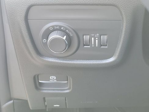 Certified 2025 Jeep Grand Cherokee Altitude RWD image 20