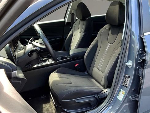 Used 2025 Hyundai Elantra SEL FWD image 17