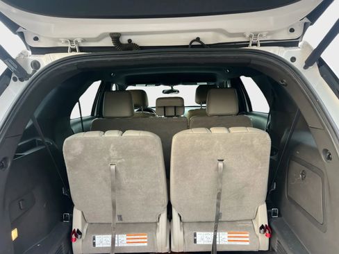 Used 2014 Ford Explorer XLT w/ Equipment Group 202A image 11