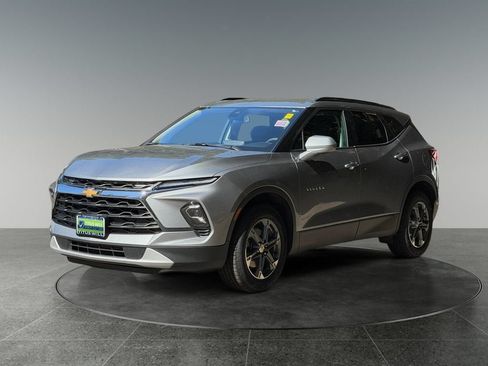 Used 2025 Chevrolet Blazer LT w/ Convenience Package AWD/4WD image 3