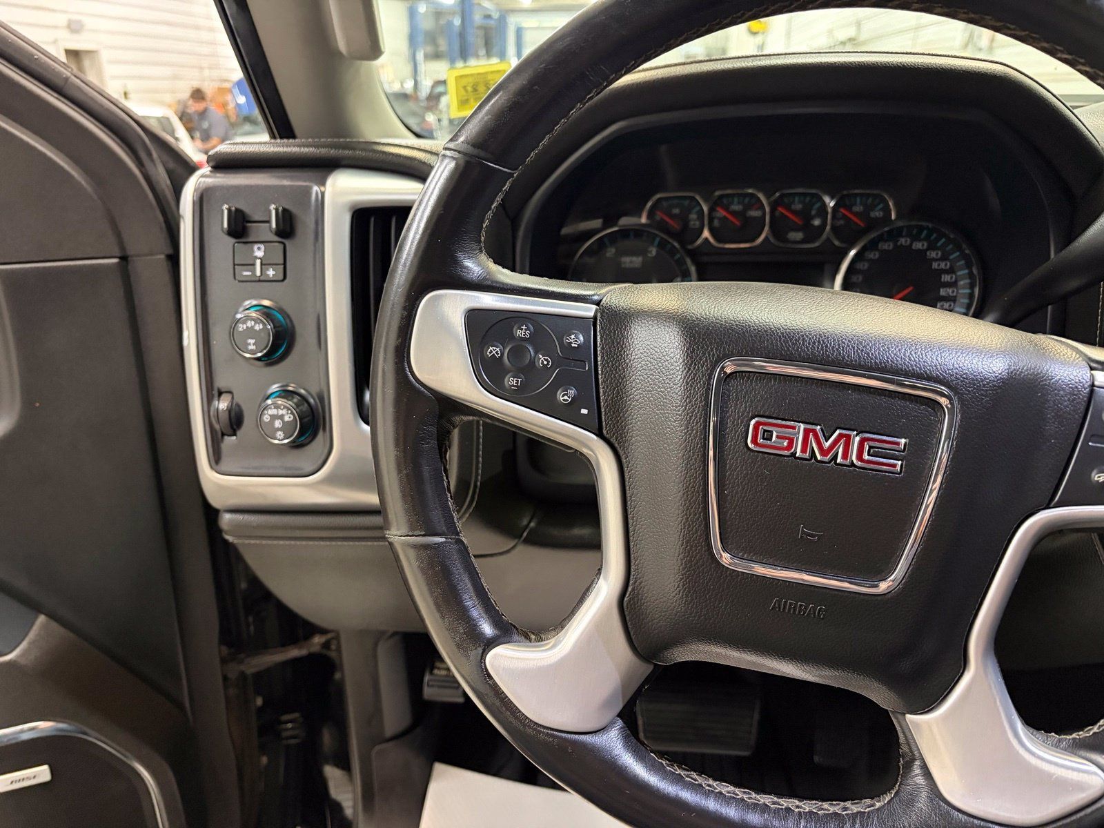 Used 2019 GMC Sierra 2500 SLT w/ Duramax Plus Package AWD/4WD image 14