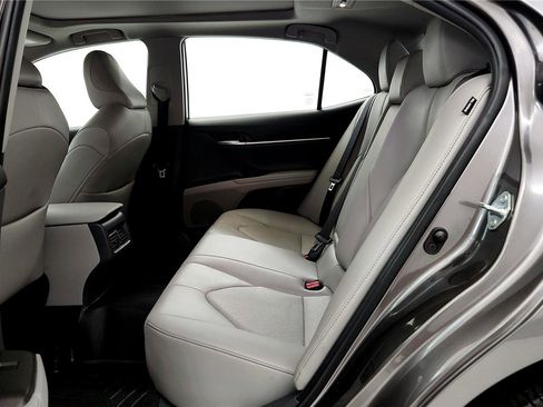 Used 2022 Toyota Camry XLE image 33