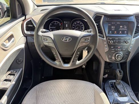 Used 2019 Hyundai Santa Fe XL SE image 6