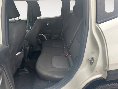 Used 2016 Jeep Renegade Latitude image 13