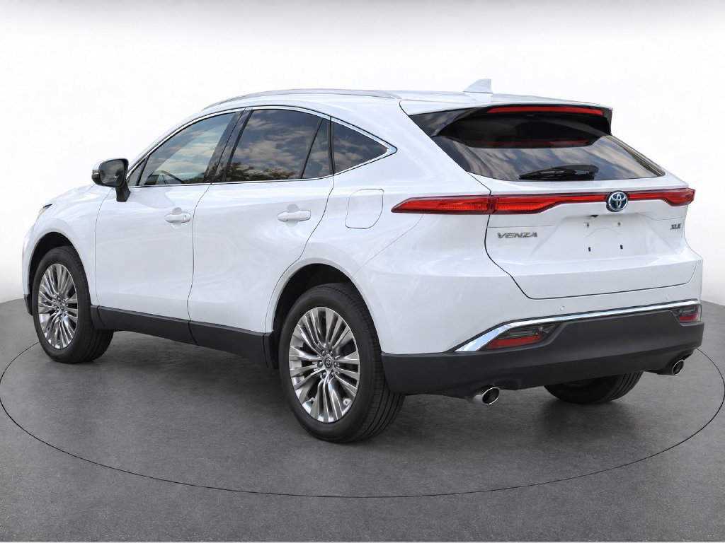 Certified 2023 Toyota Venza XLE AWD/4WD image 3