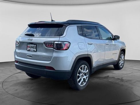 Used 2025 Jeep Compass Limited AWD/4WD image 9
