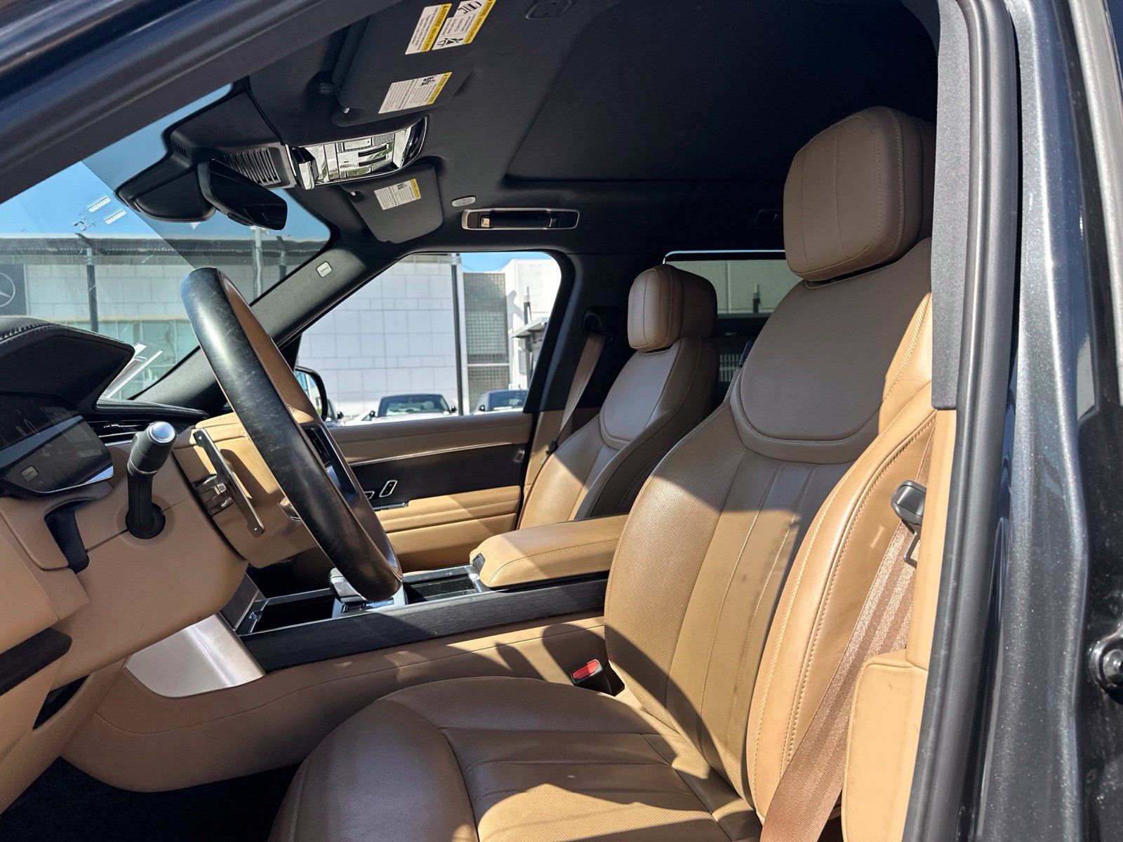 Certified 2025 Land Rover Range Rover SE AWD/4WD image 12