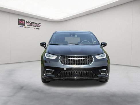 Used 2025 Chrysler Pacifica Select FWD image 3