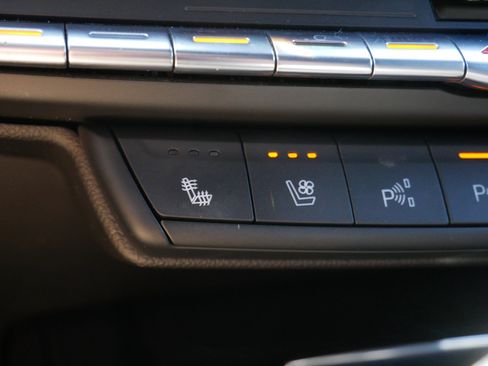 Used 2021 Cadillac XT4 Premium Luxury AWD/4WD image 31