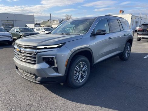 New 2026 Chevrolet Traverse LT image 3