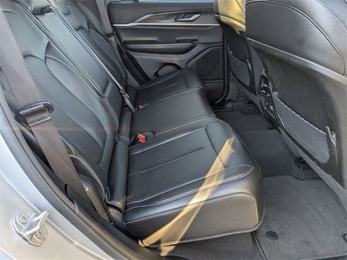 Used 2024 Jeep Grand Cherokee Limited image 32