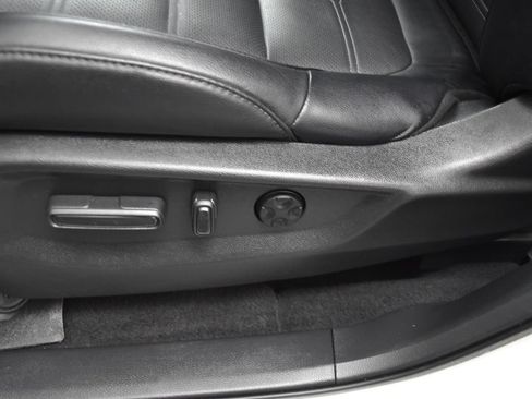 Used 2018 Honda CR-V Touring image 11