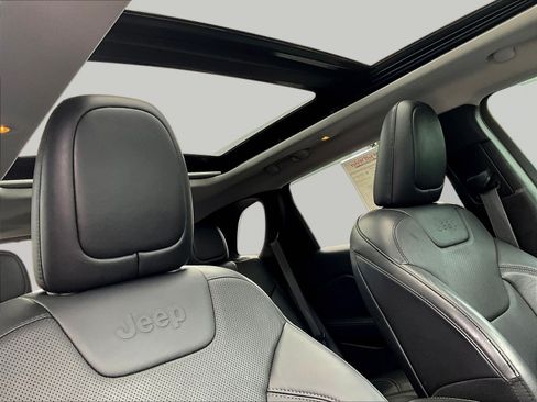 Used 2019 Jeep Cherokee Limited AWD/4WD image 27