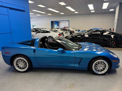 Used 2011 Chevrolet Corvette Coupe w/ 1LT RWD image 5