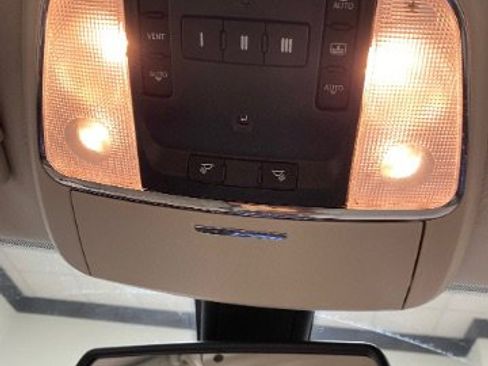 Used 2018 Chrysler 300 Touring L image 27