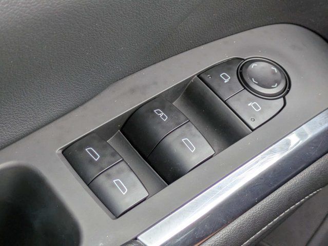 Used 2025 Chevrolet Traverse LT FWD image 24