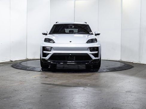 New 2025 Porsche Macan Turbo Electric AWD/4WD image 10