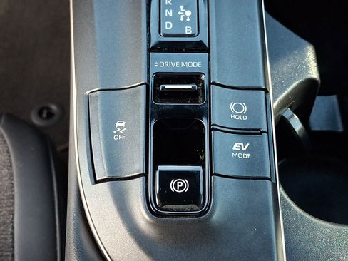 Used 2023 Toyota Crown AWD/4WD image 28