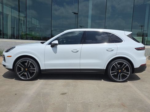 Certified 2023 Porsche Cayenne w/ Premium Package AWD/4WD image 2