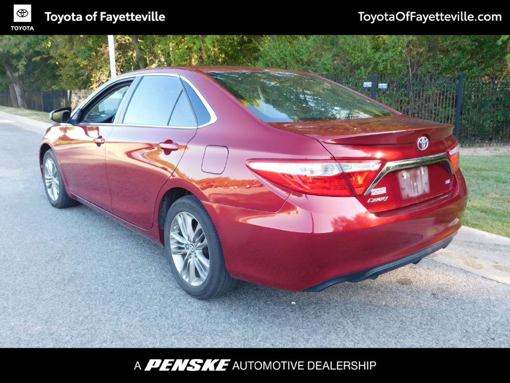 Used 2017 Toyota Camry SE w/ Moonroof Package FWD image 10
