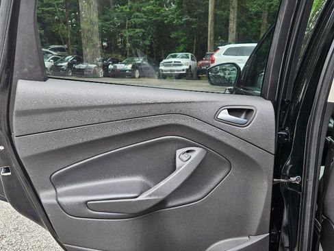 Used 2017 Ford Escape SE image 23