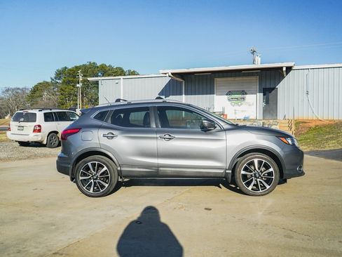 Used 2017 Nissan Rogue Sport SL image 3