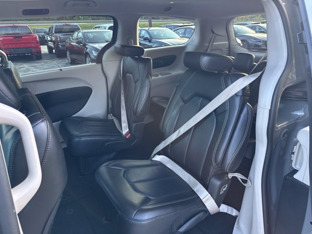 Used 2023 Chrysler Pacifica Touring-L FWD image 46
