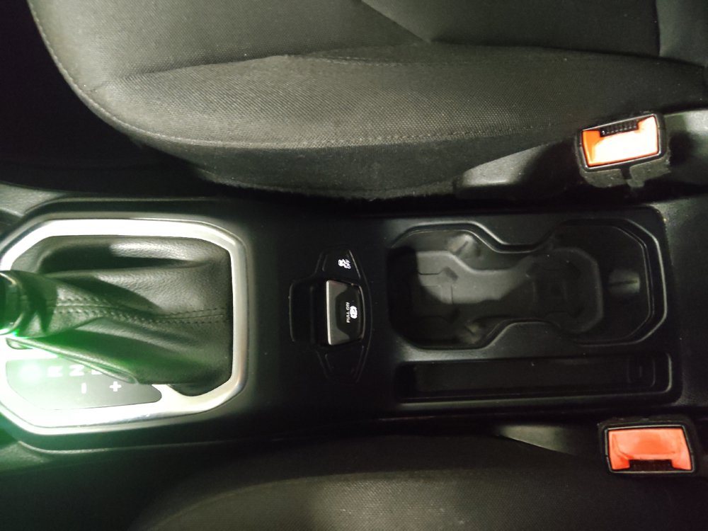 Used 2018 Jeep Renegade Latitude w/ Popular Equipment Group FWD image 26