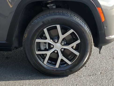 Used 2024 Jeep Grand Cherokee L Limited w/ Luxury Tech Group II image 10