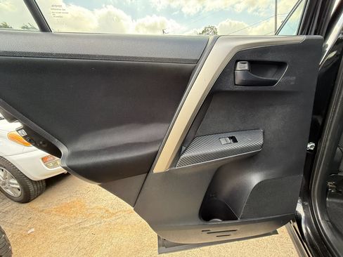 Used 2014 Toyota RAV4 LE FWD image 20