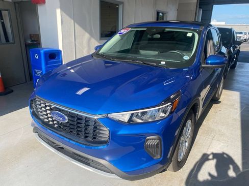 Used 2023 Ford Escape Active w/ Tech Pack #2 AWD/4WD image 2