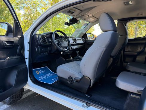 Used 2022 Toyota Tacoma SR RWD image 10