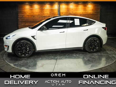 Used 2022 Tesla Model Y Long Range AWD/4WD image 1