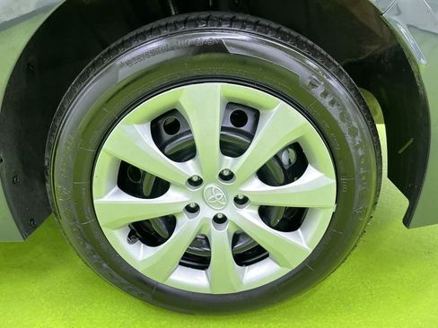 Used 2025 Toyota Corolla LE image 15