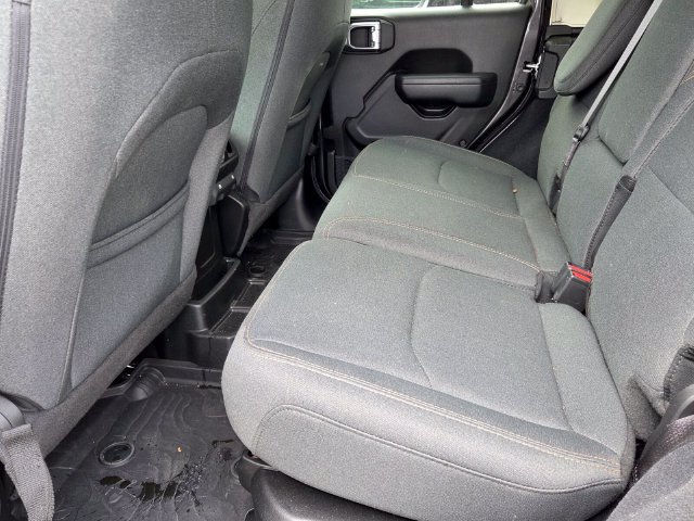 Used 2024 Jeep Wrangler Unlimited AWD/4WD image 6