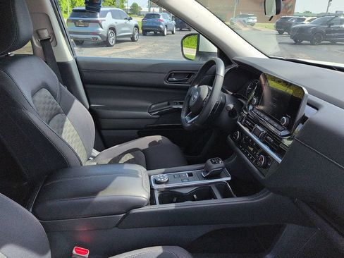 Used 2023 Nissan Pathfinder SV AWD/4WD image 7