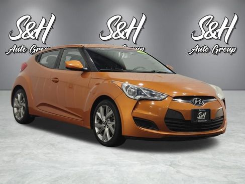 Used 2016 Hyundai Veloster image 2