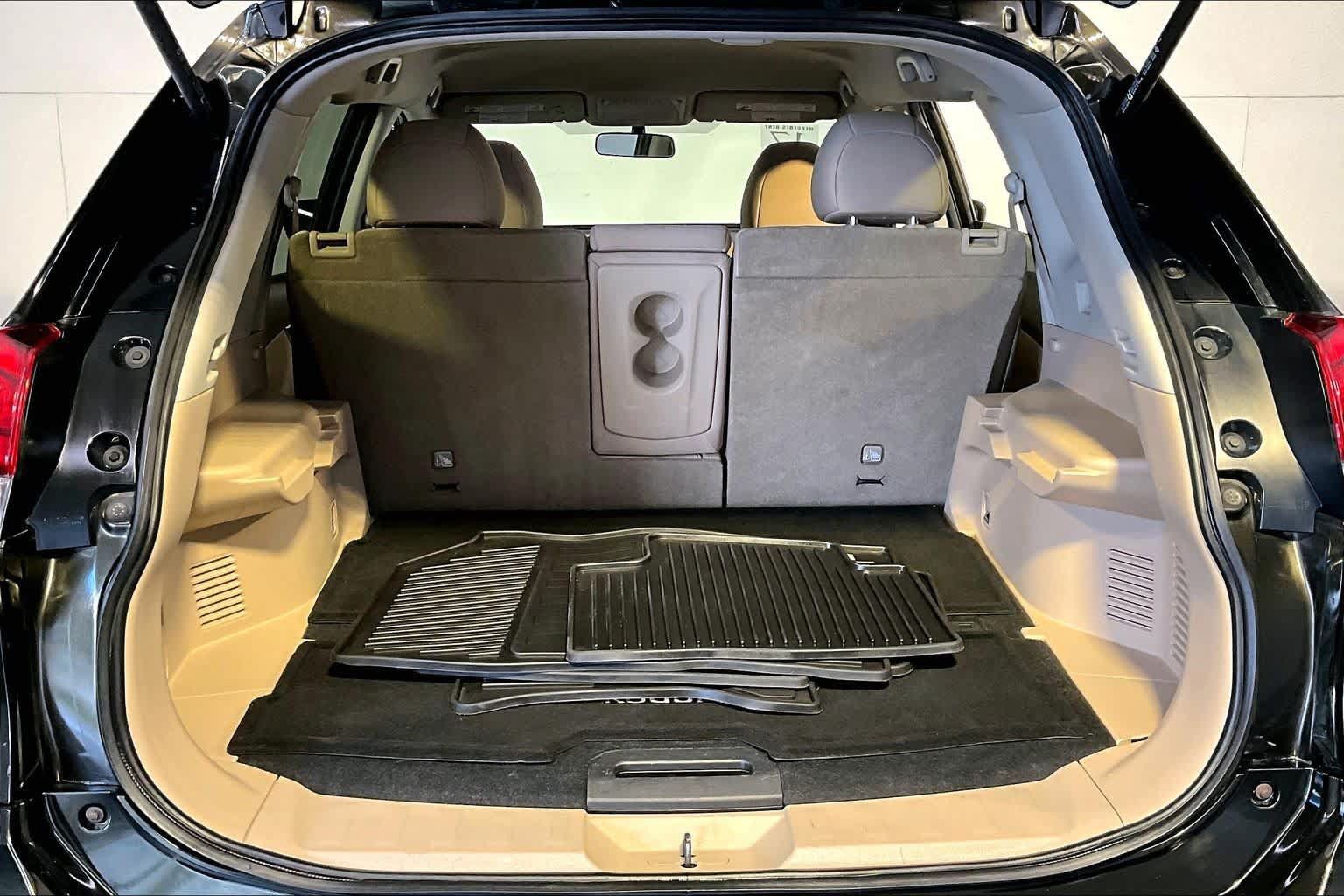 Used 2017 Nissan Rogue SV AWD/4WD image 36