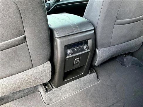 Used 2023 Chevrolet Traverse LT FWD image 25