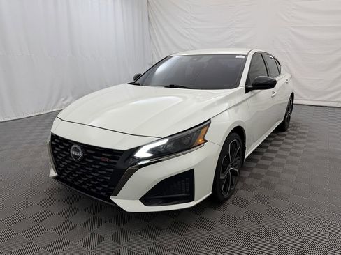 Used 2023 Nissan Altima 2.5 SR image 2