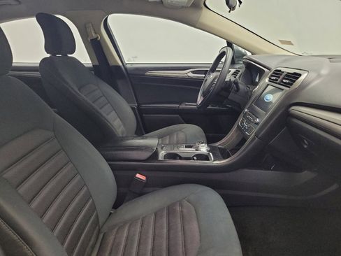 Used 2018 Ford Fusion SE w/ Fusion SE Technology Package image 21