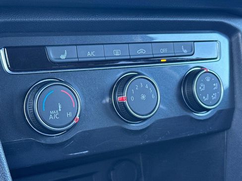 Used 2022 Volkswagen Tiguan S image 19