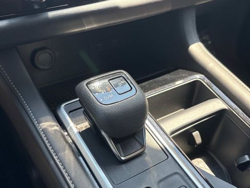 Used 2024 Nissan Pathfinder SV image 26