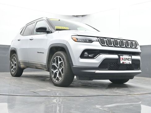 Used 2025 Jeep Compass Limited AWD/4WD image 46