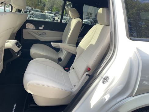Certified 2025 Mercedes-Benz GLS 450 4MATIC image 41