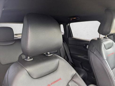 Used 2025 Jeep Compass Trailhawk image 19