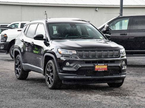 Certified 2022 Jeep Compass Latitude w/ Sun and Sound Group AWD/4WD image 1